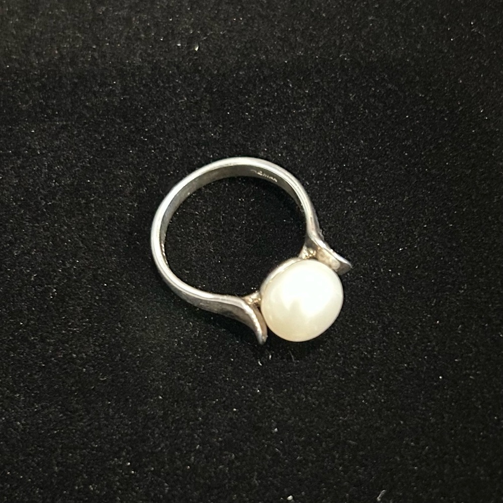 Silver Pearl Ring